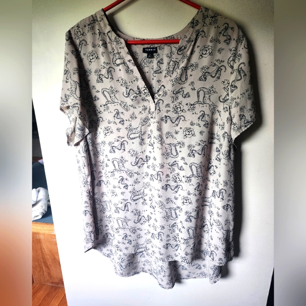 Torrid Cream/grey Blouse with Black Pattern- No Longer Sold In Stores!